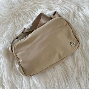 Lululemon Everywhere Belt Bag